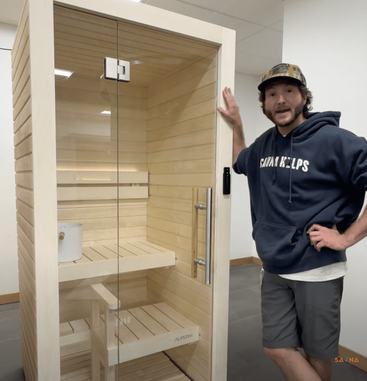Ben Outside Auroom Cala Glass Mini